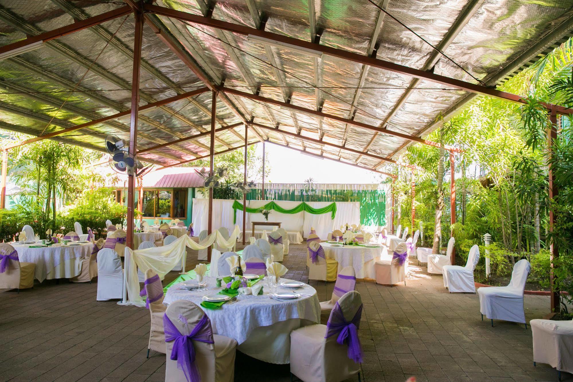 Hideaway Hotel Порт Морсби Екстериор снимка