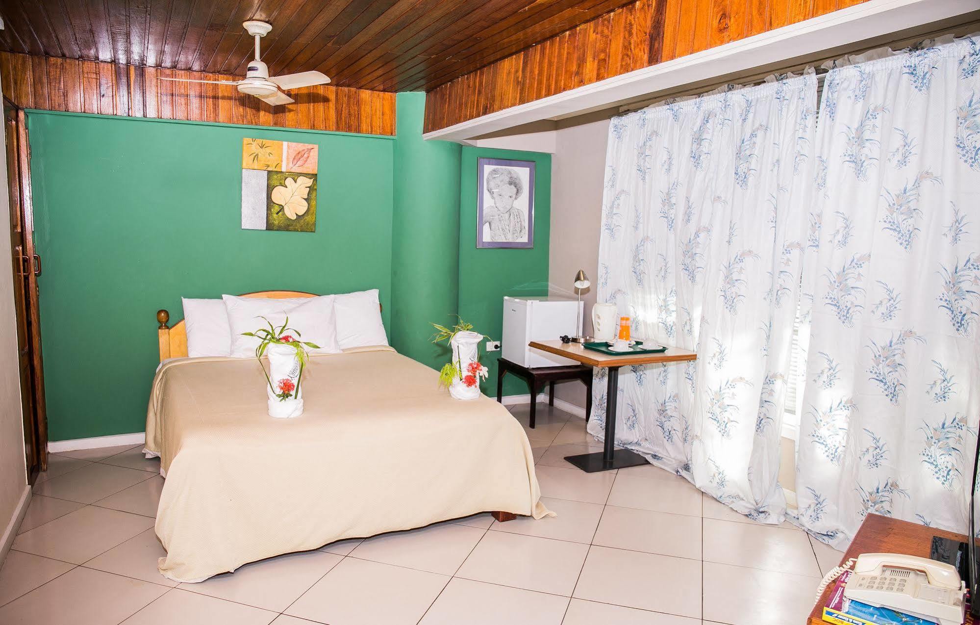 Hideaway Hotel Порт Морсби Екстериор снимка