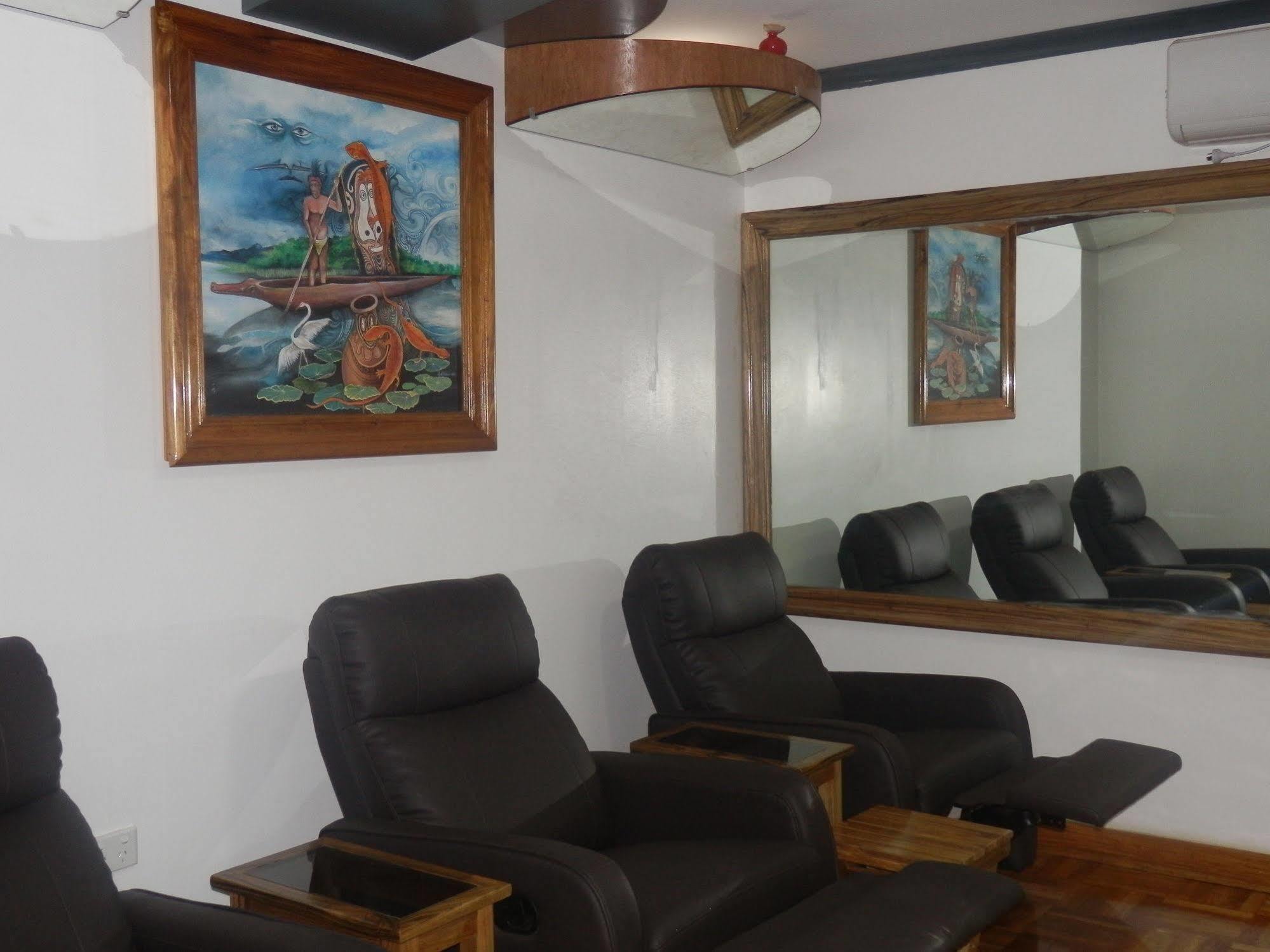 Hideaway Hotel Порт Морсби Екстериор снимка